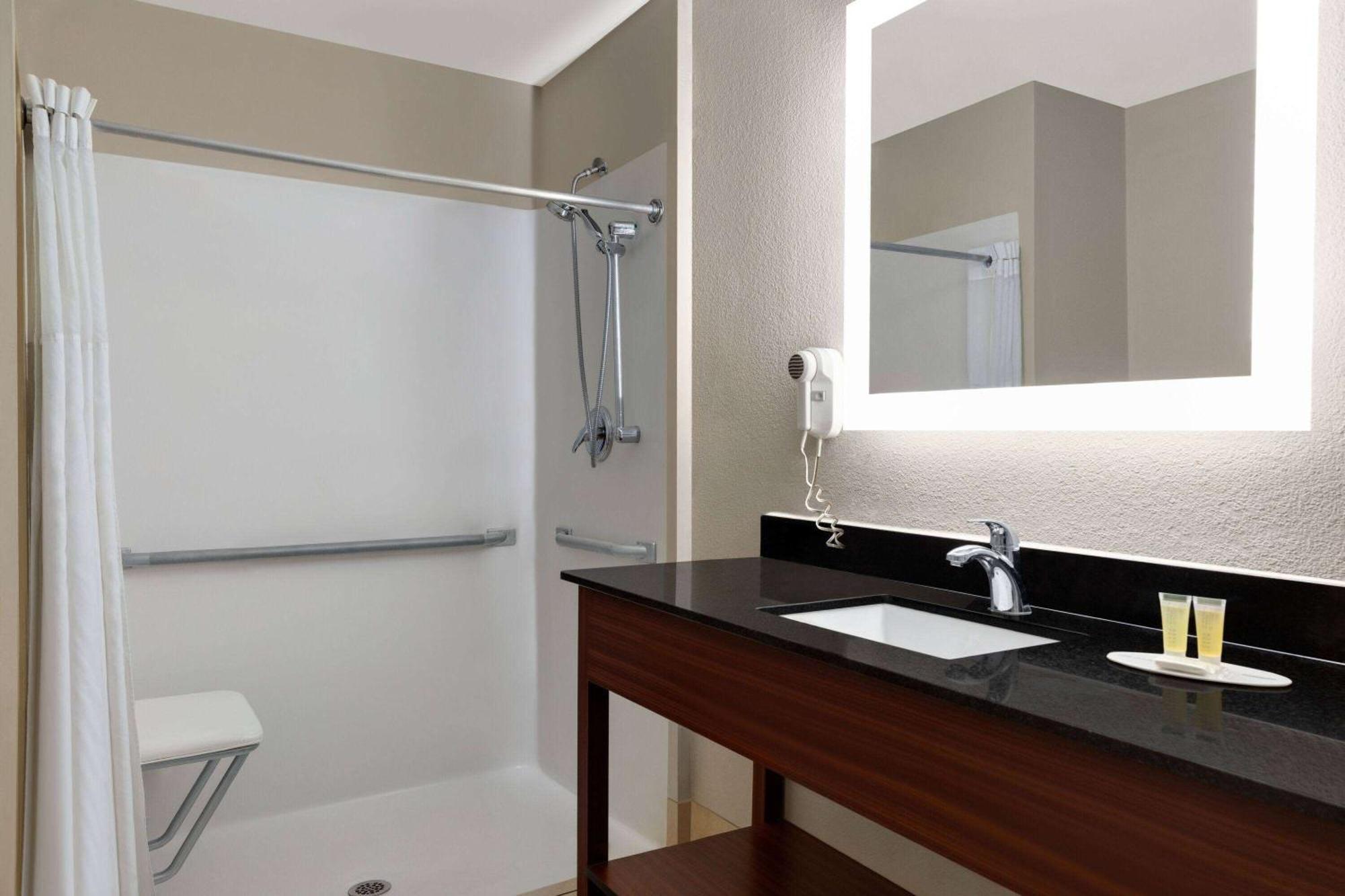 Days Inn By Wyndham Covington Esterno foto