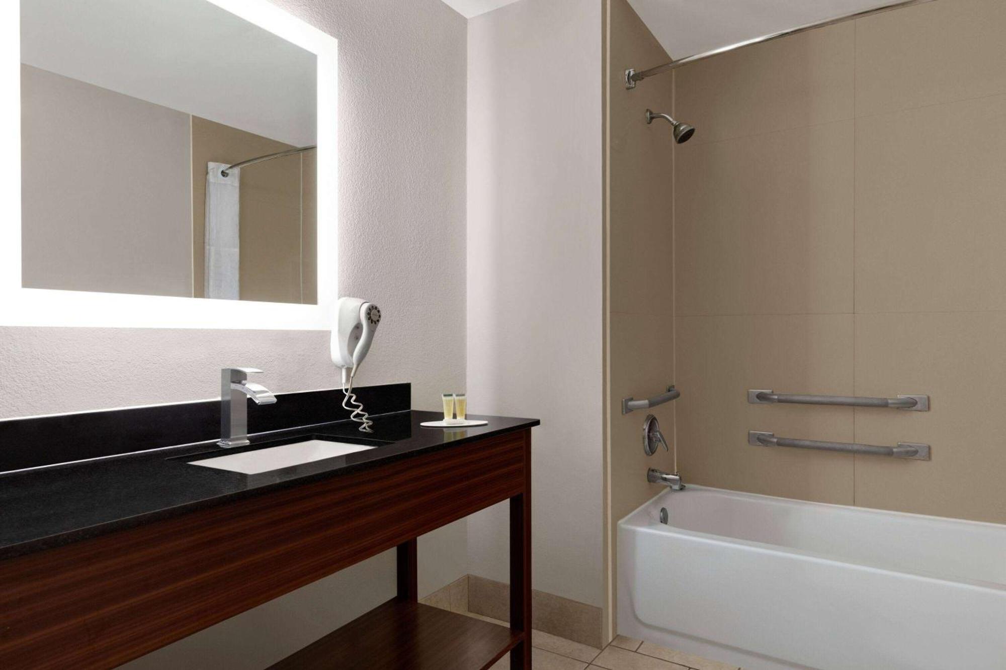Days Inn By Wyndham Covington Esterno foto